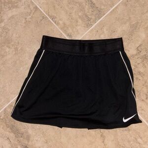 XS Black Nikecourt Tennis skirt